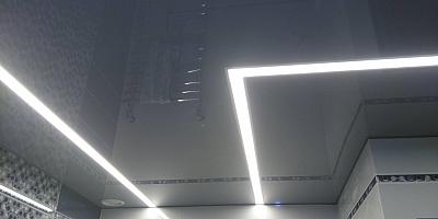 Натяжной потолок световые линии в ванную 4 кв.м