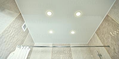 Натяжной белый матовый потолок в ванную 9 кв.м